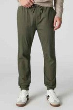 Jogger con cordón de moda para hombre