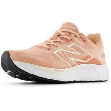 Zapato para correr New Balance Fresh Foam 680 V8 para mujer melocotón/blanco, talla 10 ancho B