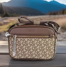 NUEVO DKNY Marrón Firma Lona Recubierta Cámara Hombro Bandolera Cartera Marrón