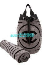 BOLSO DE PLAYA CHANEL 2001 VINTAGE DEPORTIVO GRIS Y NEGRO MOCHILA CORDÓN Y TOALL