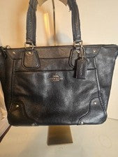 BOLSO DE MANO CLÁSICO COACH DE HOMBRO DE GUIJARRO NEGRO CON BOLSA PARA EL POLVO - NUEVO SIN ETIQUETAS