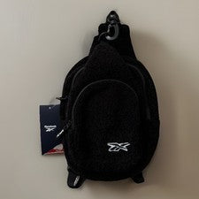 Bolso Bandolera Reebok Dani Sherpa Polar Negro Correa Ajustable 2.67L Nuevo con Etiquetas