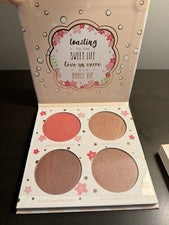 Paleta de encendedores Beauty Bakerie algodón caramelo champán tamaño completo nueva en caja