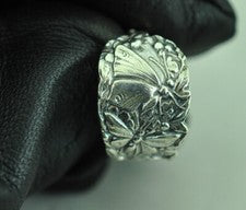 Delicado anillo pequeño de plata de ley 925 maciza con lirio mariposa