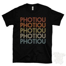 CAMISETA FOTIOU ESTILO RETRO REPETIDA Hombre y Mujer Novedad Genial Nombre Regalo