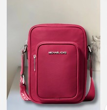Bandolera Michael Kors para mujer con logotipo de frambuesa con detalles de cremallera