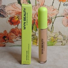 Corrector cremoso mate suave Wyn Beauty Nothing To See #270 "Happen" nuevo en caja