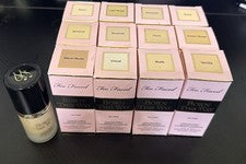 Base indetectable Too Faced Born This Way SIN ACEITE elige tu tono nueva en caja
