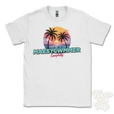 CAMISETA MAESYCWMMER CAERPHILLY - Retro Estilo Miami Divertida Parodia de Verano Reino Unido