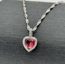 Collar de 20 pulgadas con colgante de rubí en forma de corazón de plata de ley 925 maciza