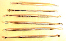 Juego de seis herramientas plateadas de acero inoxidable para el cuidado facial con manchas de acné - NUEVO (C)