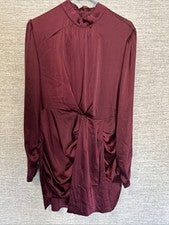 Nuevo con etiquetas Mini Vestido Para Mujer Raise Your Glass Satinado Manga Larga Granate Talla XL