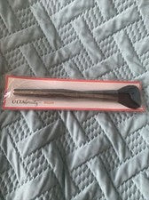 Cepillo de rubor Ulta Beauty con mango negro - ¡Nuevo en paquete!