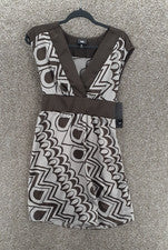 Vestido Mossimo Para Mujer M Marrón Abstracto Boho Sin Mangas Sedoso Línea A Corbata Cintura Nuevo con Etiquetas