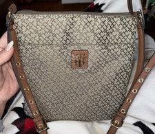 Bolso Bandolera Tommy Hilfiger Para Mujer Lona con Correa de Cuero Azul Forro Satinado
