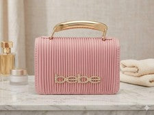 Bolso Bandolera BEBE Raelynn Blush Asa de Metal Elegante Mini Cartera