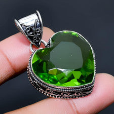 Colgante de piedra preciosa de peridoto verde hecho a mano joyería de plata de ley 925 corte corazón