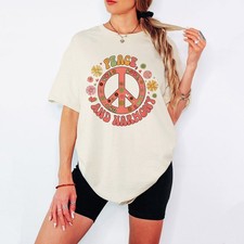Camiseta gráfica Peace Love And Harmony cultura hippie para mujer estilo retro años 60