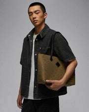 Bolso de Mano Jordan Icon 17L Negro Oliva Claro Unisex Precio de Venta sugerido por el fabricante $100 MM0950 G16 NUEVO 