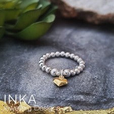 Anillo apilador elástico con dije de corazón de plata de ley 925 y oro de Inka