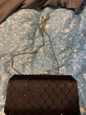 Bolso sin asas con correa de cadena con estampado de diamantes de imitación Inc para mujer negro plateado