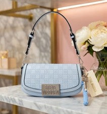 Bolso de Hombro Steve Madden Borian Baguette Logo Grabado Para Mujer Estilo # DR143405