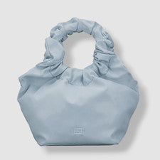 Mini bolso bandolera acanalado Le Scrunch azul con marco $301 para mujer