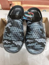 Zuecos para caminar SKECHERS Foamies GoWalk5 escondite negros/grises/azules talla 9,5