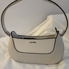 Cartera para mujer Calvin Klein color cerb blanco precio de venta sugerido por el fabricante 118 USD