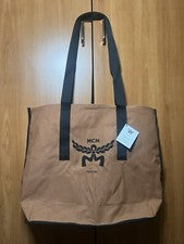 MCM Parfums Icónico Marrón y Negro Regalo con Bolsa de Compra. ¡Nuevo con etiquetas!