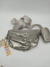 MADDEN NYC CONVERTIBLE RIÑONERA/BOLSO BANDOLERA DE VIAJE Cadena Plata Cremallera Nuevo con Etiquetas
