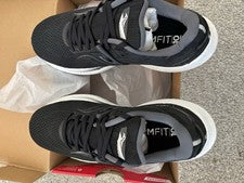 Zapatos para correr Saucony Triumph 20 negros/blancos de malla con cordones para mujer S10759-10