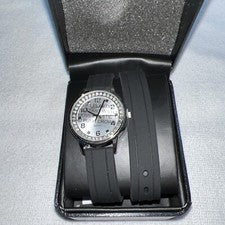 Reloj Gossip Tono Plata Correa Silicona Negra 6"-7.75" Batería Nueva Nunca Usado