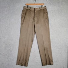 Pantalones Axist Hombres 34x32 Arenisca Sin Hierro Frente Plano Rendimiento Caqui Clásico Nuevos con Etiquetas