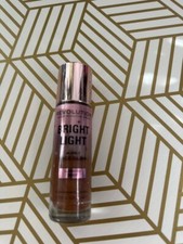 Revolution Beauty Luz Brillante 4 en 1 Brillo Facial Maquillaje Luminoso Profundo 0.77 OZ