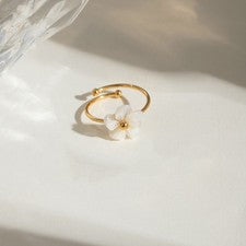 Anillo Acero Inoxidable Chapado en Oro 18K Concha Flor 12mm Ancho Océano R169