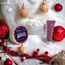 Bálsamo hidratante de pies a cabeza Trader Joe's y bálsamo para barba + exfoliante facial tamaño viaje