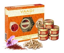 Kit facial blanqueador piel azafrán Vaadi Herbals con sándalo 70 g