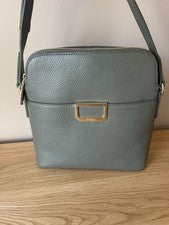 Bolso de hombro Ruth Langsford de cuero granulado en verde nuevo