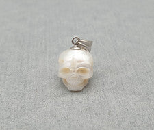 Colgante de calavera de perlas de plata de ley 925 curvas cultivadas de agua dulce de 10 mm
