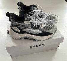Zapatillas de baloncesto Under Armour CURRY 3Z 24 para hombre talla 9,5 blancas y negras nuevas