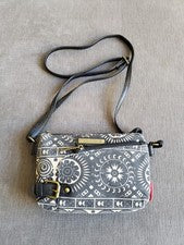Cartera cruzada Unionbay para mujer con correa ajustable de cuero diseño azteca