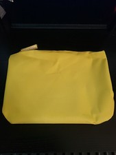 TonyMoly ~ Bolsa de Maquillaje Amarilla ~ Macy's Beauty Box Julio 2025