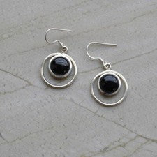 Pendientes colgantes hechos a mano de plata de ley 925 de ónix negro forma redonda