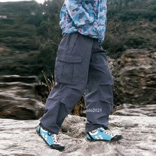 Pantalones sueltos retro estilo americano para hombre holgados bolsillo de carga plisados con bandas al tobillo talla