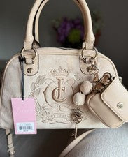 Bolso Juicy Couture Brillante Real Buff Beige Terciopelo Icónico Y2k Llavero Corona Dije