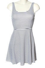 Vestido de tirantes H&M Divided mini línea A escote en U rayas negro blanco 34