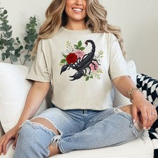 Camiseta Floral Escorpio Zodiaco Mujer Hilada en Anillo Estilo Tatuaje Rosa Regalo Para Ella