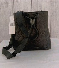 Bolso Tommy Hilfiger Bucket Negro Jillian Pequeño TH Monograma Repujado Cartera Nylon