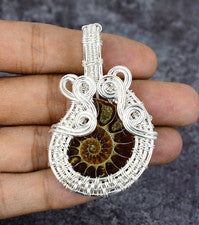 Colgante de joyería envuelto en alambre de plata de ley 925 con piedras preciosas fósiles de amonita 2,24"
